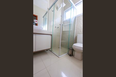 Casa à venda com 150m², 3 quartos e 2 vagas Casa à venda com 150m², 3 quartos e 2 vagasBanheiro social