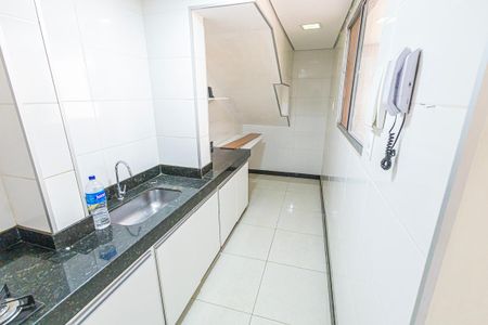 Cozinha de casa para alugar com 2 quartos, 90m² em Guarani, Belo Horizonte