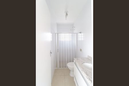 Banheiro social de casa para alugar com 2 quartos, 180m² em Parque Novo Mundo, São Paulo