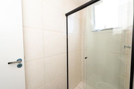 Banheiro de apartamento para alugar com 2 quartos, 45m² em Bairro da Glória, Contagem