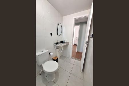 Banheiro de apartamento para alugar com 2 quartos, 53m² em Vila Santa Alice, Duque de Caxias
