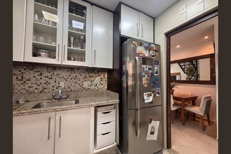 Casa de Condomínio à venda com 3 quartos, 115m² em Jardim das Esmeraldas, São Paulo