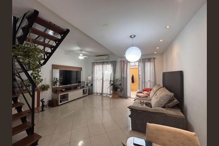 Casa de Condomínio à venda com 3 quartos, 115m² em Jardim das Esmeraldas, São Paulo