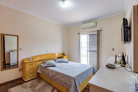 Suíte 1 de casa à venda com 3 quartos, 240m² em Parque Bristol, São Paulo