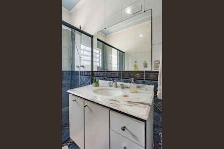 Banheiro da Suíte 1 de casa à venda com 3 quartos, 240m² em Parque Bristol, São Paulo