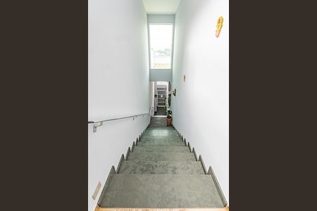 Escada de casa à venda com 3 quartos, 240m² em Parque Bristol, São Paulo