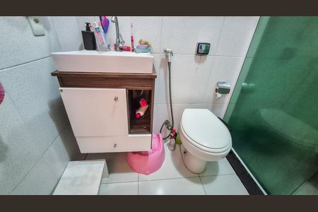 Banheiro  de apartamento para alugar com 2 quartos, 70m² em Bonsucesso, Rio de Janeiro
