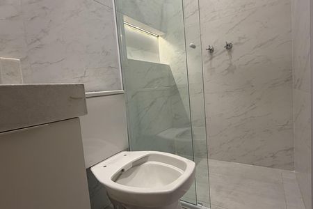 Banheiro de apartamento para alugar com 2 quartos, 109m² em Ponta da Praia, Santos