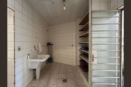 Lavanderia de casa para alugar com 6 quartos, 167m² em Cidade Mãe do Céu, São Paulo