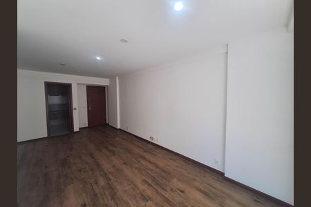 Apartamento para alugar com 120m², 3 quartos e 2 vagas Apartamento para alugar com 120m², 3 quartos e 2 vagasSala