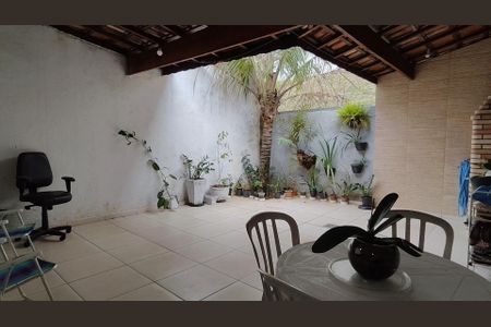 Casa de condomínio para alugar com 140m², 3 quartos e 2 vagas