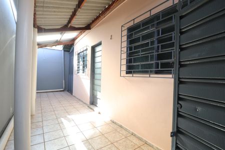 Varanda da Sala de casa para alugar com 2 quartos, 50m² em Tibery, Uberlândia