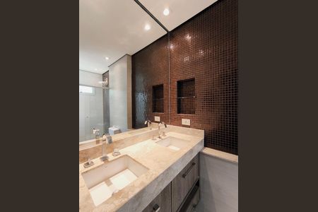 Casa de condomínio para alugar com 470m², 5 quartos e 10 vagas Casa de condomínio para alugar com 470m², 5 quartos e 10 vagasBanheiro da Suíte 1