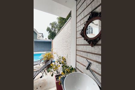 Casa de condomínio para alugar com 470m², 5 quartos e 10 vagas Casa de condomínio para alugar com 470m², 5 quartos e 10 vagasBanheiro do Quintal