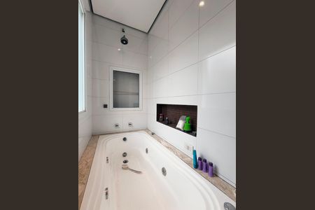 Casa de condomínio para alugar com 470m², 5 quartos e 10 vagas Casa de condomínio para alugar com 470m², 5 quartos e 10 vagasBanheiro da Suíte 1
