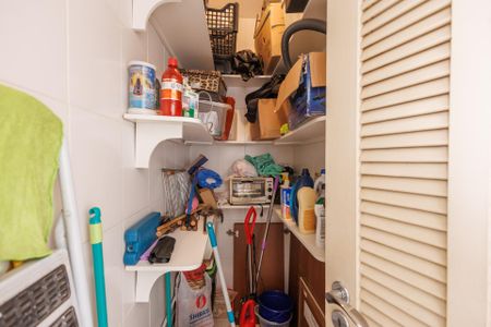 Despensa de apartamento para alugar com 4 quartos, 168m² em Centro, Taubaté