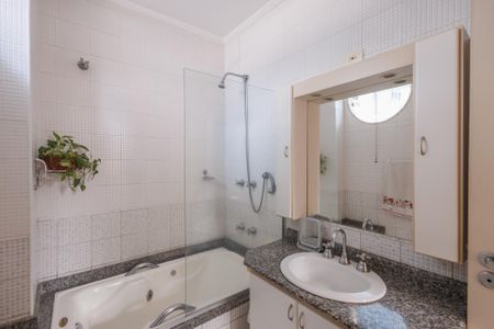 Apartamento para alugar com 168m², 4 quartos e 2 vagas Apartamento para alugar com 168m², 4 quartos e 2 vagasBanheiro da Suíte 1