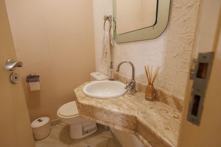 Apartamento para alugar com 168m², 4 quartos e 2 vagas Apartamento para alugar com 168m², 4 quartos e 2 vagasLavabo