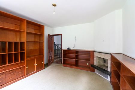 Casa para alugar com 10m², 7 quartos e 6 vagas Casa para alugar com 10m², 7 quartos e 6 vagasEscritório