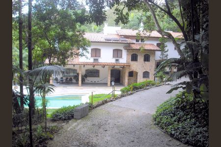 Casa para alugar com 10m², 7 quartos e 6 vagas Casa para alugar com 10m², 7 quartos e 6 vagasFachada