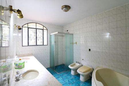 Casa para alugar com 10m², 7 quartos e 6 vagas Casa para alugar com 10m², 7 quartos e 6 vagasBanheiro da suíte
