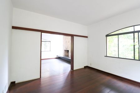 Casa para alugar com 10m², 7 quartos e 6 vagas Casa para alugar com 10m², 7 quartos e 6 vagasSala