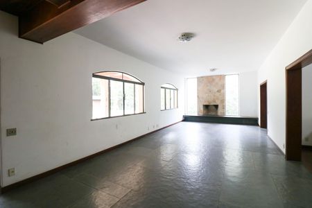 Casa para alugar com 10m², 7 quartos e 6 vagas Casa para alugar com 10m², 7 quartos e 6 vagasSala