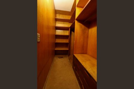 Casa para alugar com 10m², 7 quartos e 6 vagas Casa para alugar com 10m², 7 quartos e 6 vagasCloset do quarto 3