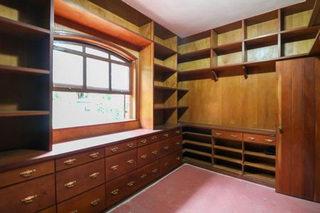 Casa para alugar com 10m², 7 quartos e 6 vagas Casa para alugar com 10m², 7 quartos e 6 vagasCloset da suíte