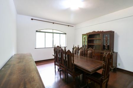 Casa para alugar com 10m², 7 quartos e 6 vagas Casa para alugar com 10m², 7 quartos e 6 vagasSala
