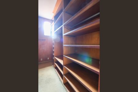 Casa para alugar com 10m², 7 quartos e 6 vagas Casa para alugar com 10m², 7 quartos e 6 vagasCloset da suíte