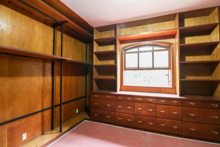 Casa para alugar com 10m², 7 quartos e 6 vagas Casa para alugar com 10m², 7 quartos e 6 vagasCloset da suíte