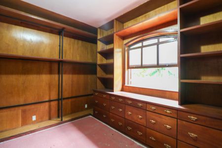 Casa para alugar com 10m², 7 quartos e 6 vagas Casa para alugar com 10m², 7 quartos e 6 vagasCloset da suíte