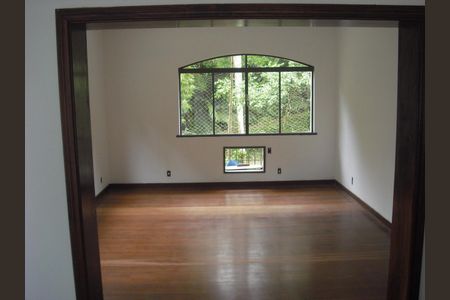 Casa para alugar com 10m², 7 quartos e 6 vagas Casa para alugar com 10m², 7 quartos e 6 vagasSala