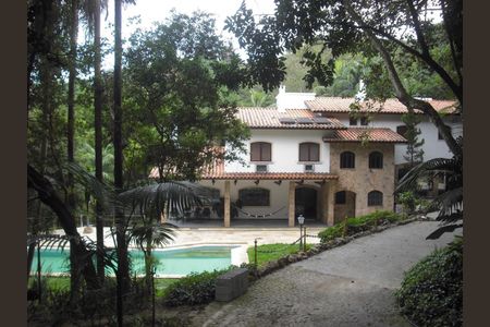 Casa para alugar com 10m², 7 quartos e 6 vagas Casa para alugar com 10m², 7 quartos e 6 vagasFachada