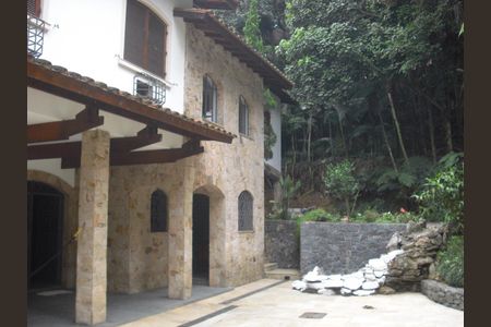 Casa para alugar com 10m², 7 quartos e 6 vagas Casa para alugar com 10m², 7 quartos e 6 vagasFachada