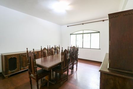 Casa para alugar com 10m², 7 quartos e 6 vagas Casa para alugar com 10m², 7 quartos e 6 vagasSala