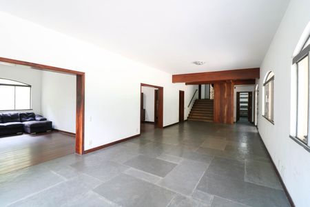 Casa para alugar com 10m², 7 quartos e 6 vagas Casa para alugar com 10m², 7 quartos e 6 vagasSala