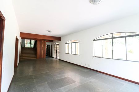 Casa para alugar com 10m², 7 quartos e 6 vagas Casa para alugar com 10m², 7 quartos e 6 vagasSala