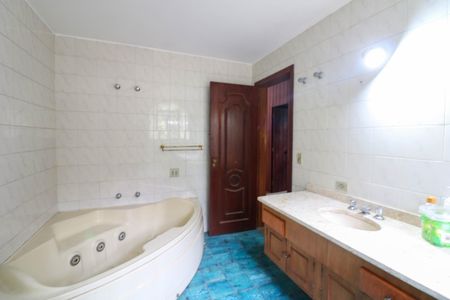 Casa para alugar com 10m², 7 quartos e 6 vagas Casa para alugar com 10m², 7 quartos e 6 vagasBanheiro da suíte