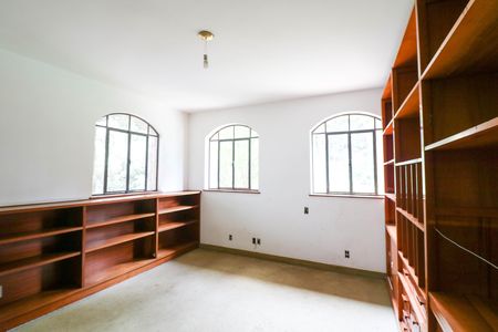 Casa para alugar com 10m², 7 quartos e 6 vagas Casa para alugar com 10m², 7 quartos e 6 vagasEscritório