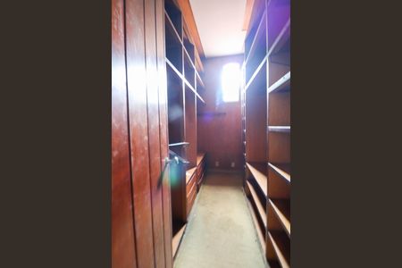 Casa para alugar com 10m², 7 quartos e 6 vagas Casa para alugar com 10m², 7 quartos e 6 vagasCloset da suíte