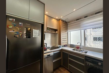 Cozinha de apartamento para alugar com 1 quarto, 50m² em Jardim Tupanci, Barueri