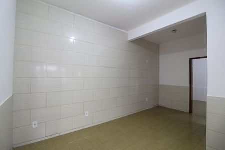 Sala de casa para alugar com 1 quarto, 70m² em Taquara, Rio de Janeiro