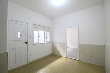 Sala de casa para alugar com 1 quarto, 70m² em Taquara, Rio de Janeiro