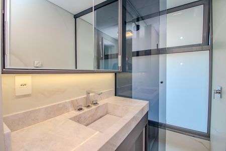 Banheiro da Suíte 2 de apartamento à venda com 3 quartos, 202m² em Três Figueiras, Porto Alegre