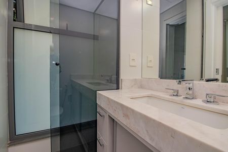 Banheiro da Suíte 1 de apartamento à venda com 3 quartos, 202m² em Três Figueiras, Porto Alegre
