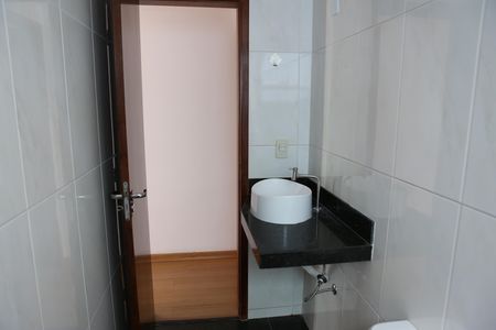 Banheiro de apartamento à venda com 3 quartos, 100m² em Barreiro, Belo Horizonte