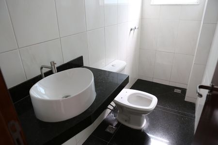 Banheiro de apartamento à venda com 3 quartos, 100m² em Barreiro, Belo Horizonte