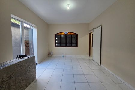 Casa para alugar com 250m², 3 quartos e 4 vagas Casa para alugar com 250m², 3 quartos e 4 vagasSala